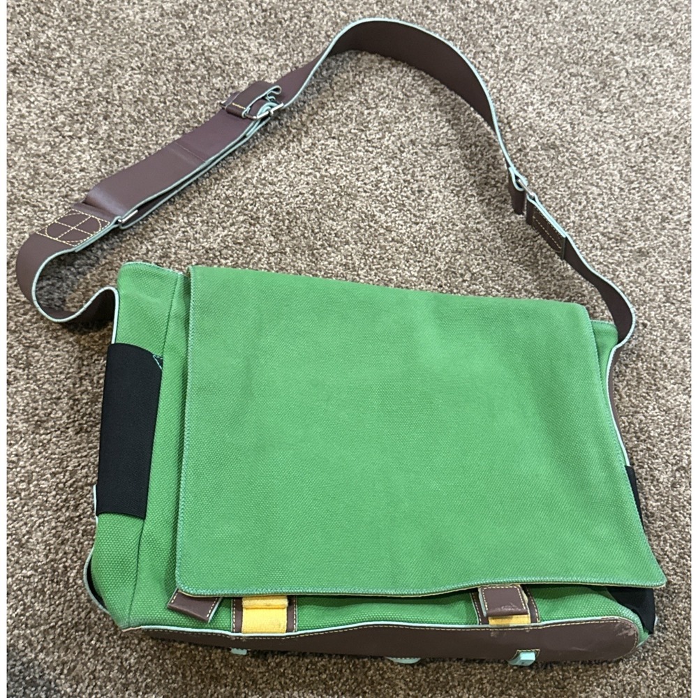 Plank Canvas Kelly Green Messenger Bag Magnet, Buckle, Zip And Snap Closure.Yoga
